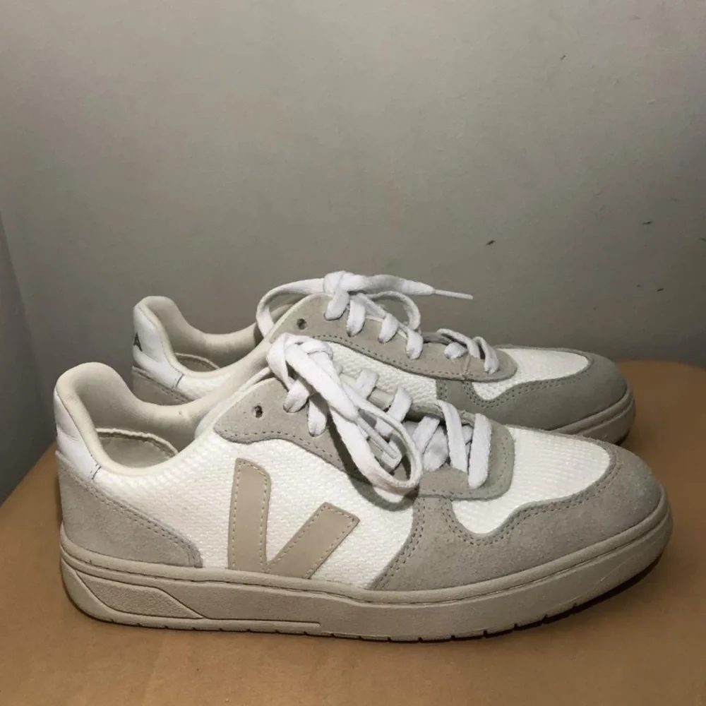 Veja V-10 Women’s Sneakers